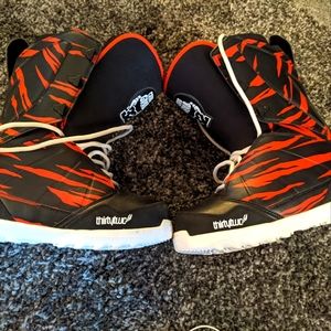 Thirty Two Lashing Crab Grab Snowboarding Boots, Size US9.5, black, Orange,white